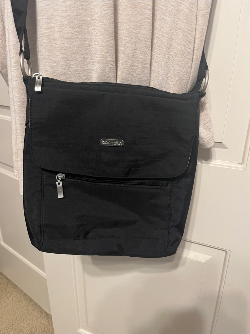 Baggallini Black Nylon Messenger Crossbody Bag